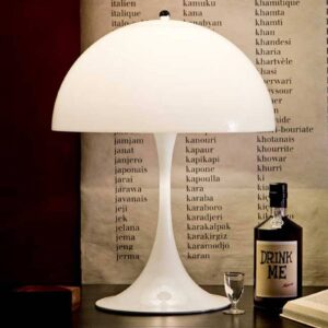 Louis Poulsen Panthella - designová stolní lampa