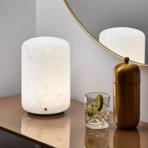LED stolní lampa Capsule z alabastru výška 19
