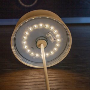LED stolní lampa Cocktail, na baterii, dim, zlatá